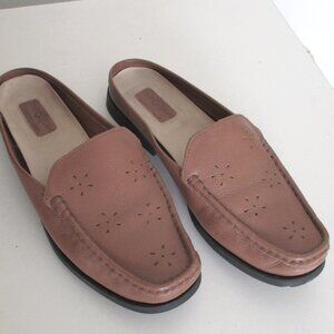 Duck Horn Womens Tan Leather Flat Loafer Mule - Size 8M